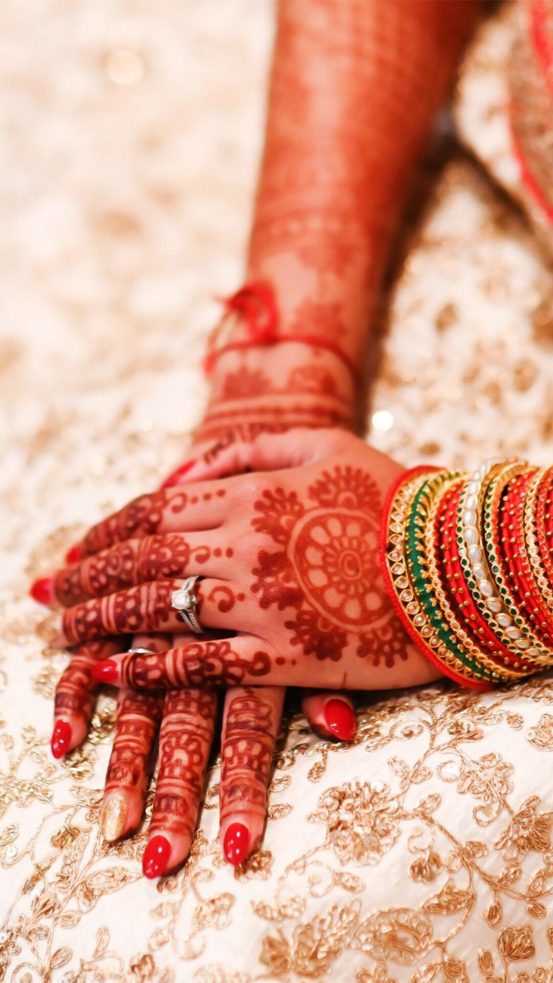 A bride with colourfull nails 